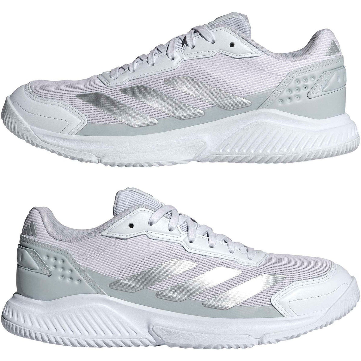 Paar witte Adidas Courtquick W damespadelschoenen met zilvergrijze strepen