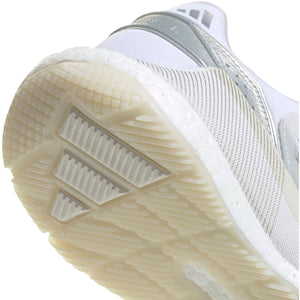 Detail van de cremekleurige tussenzool en witte mesh van de Crazyquick Boost W