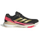 Adidas Crazyquick Boost in zwart met goud en roze, zijaanzicht buitenkant