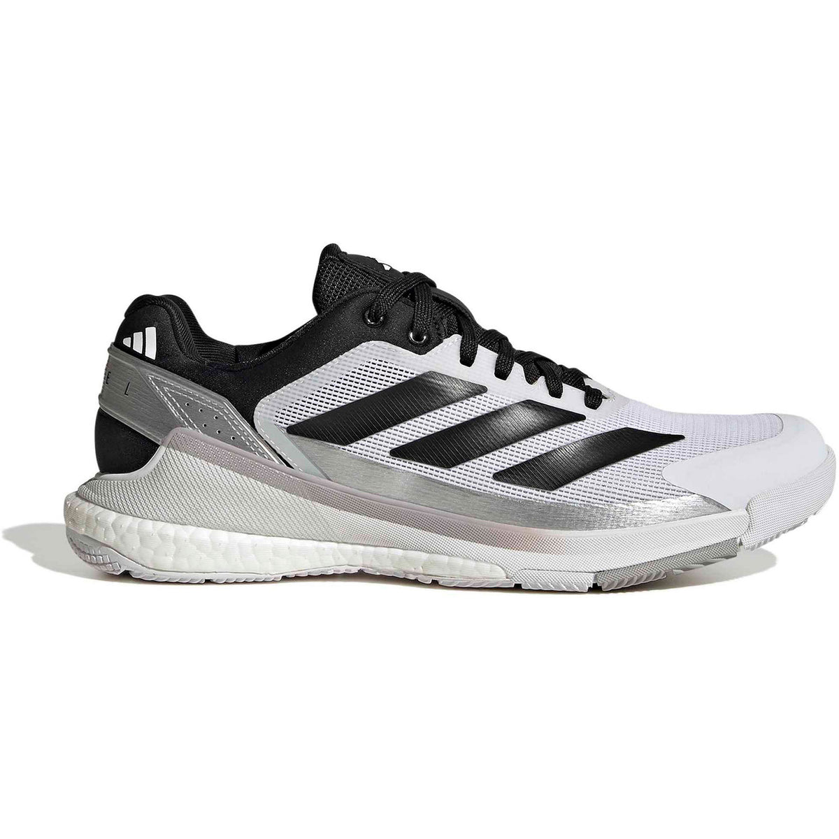 Schuin achteraanzicht van de witte Adidas Crazyquick Boost met zwarte hiel