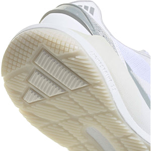 Close-up van de cremekleurige zool en zilveren hiel van de Adidas Crazyquick LS W