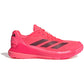 Adidas Crazyquick LS in fel roze met zwarte strepen, schuin zijaanzicht