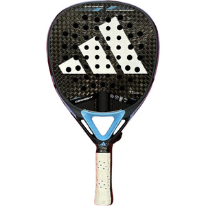 Adidas Cross It Carbon 3.4 padelracket in zwart met lichtblauw, vooraanzicht