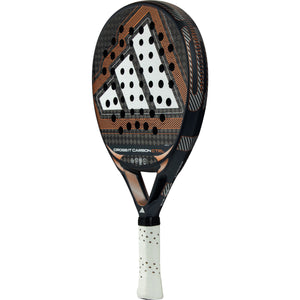 Adidas Cross It Carbon Ctrl 3.5 padelracket licht gekanteld met koperkleurig carbonpatroon