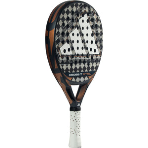 Adidas Cross It Ctrl 3.5 padelracket schuin vooraanzicht, druppelvorm in zwart met koper