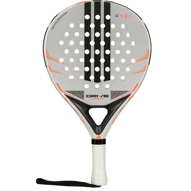 Adidas Drive Light 3.5 2026 padelracket in grijs met oranje, vooraanzicht met polsband