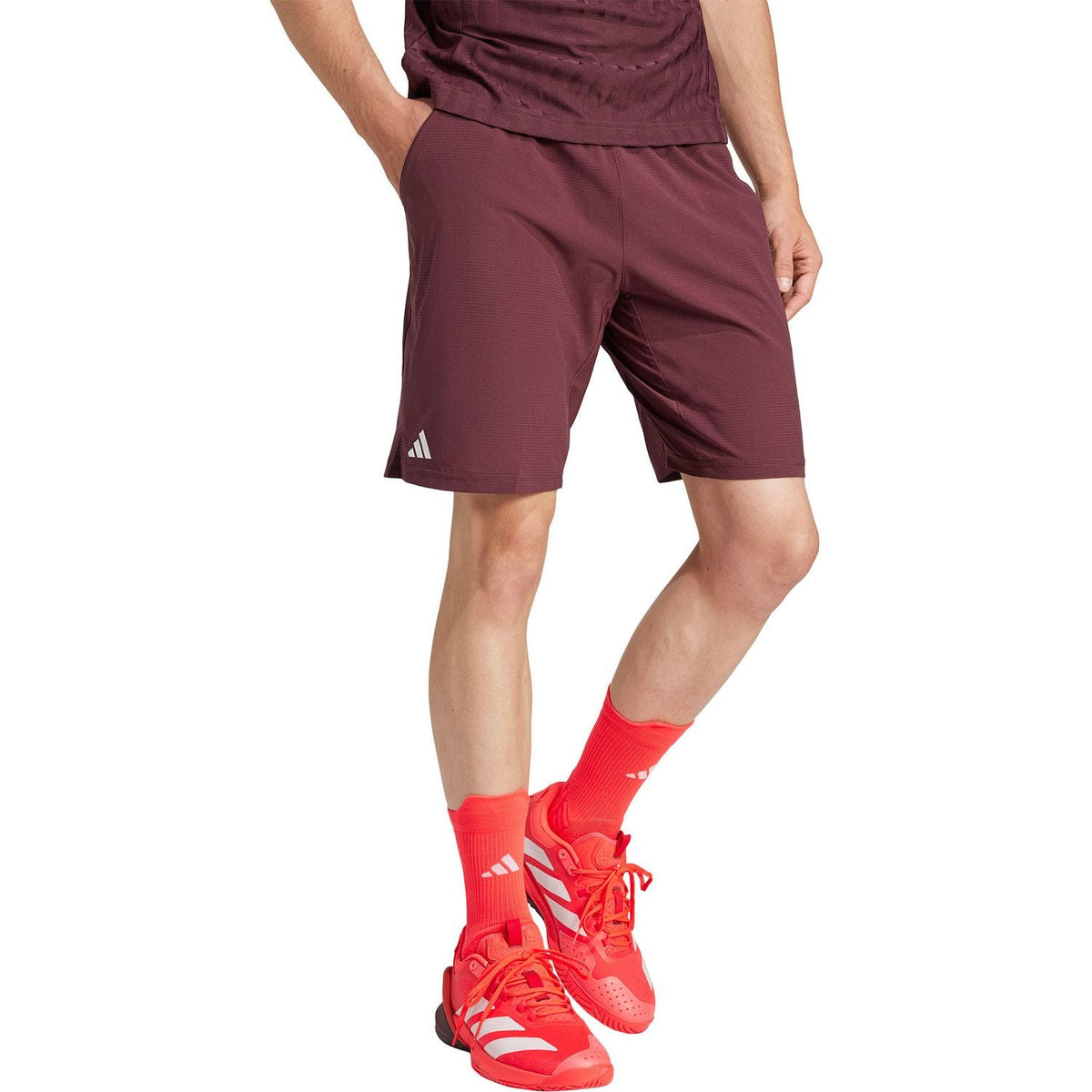 Adidas Ergo short voor heren in bordeauxrood, gedragen vooraanzicht