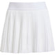 Vooraanzicht van de witte Adidas Girls Club plooirok met brede elastische tailleband