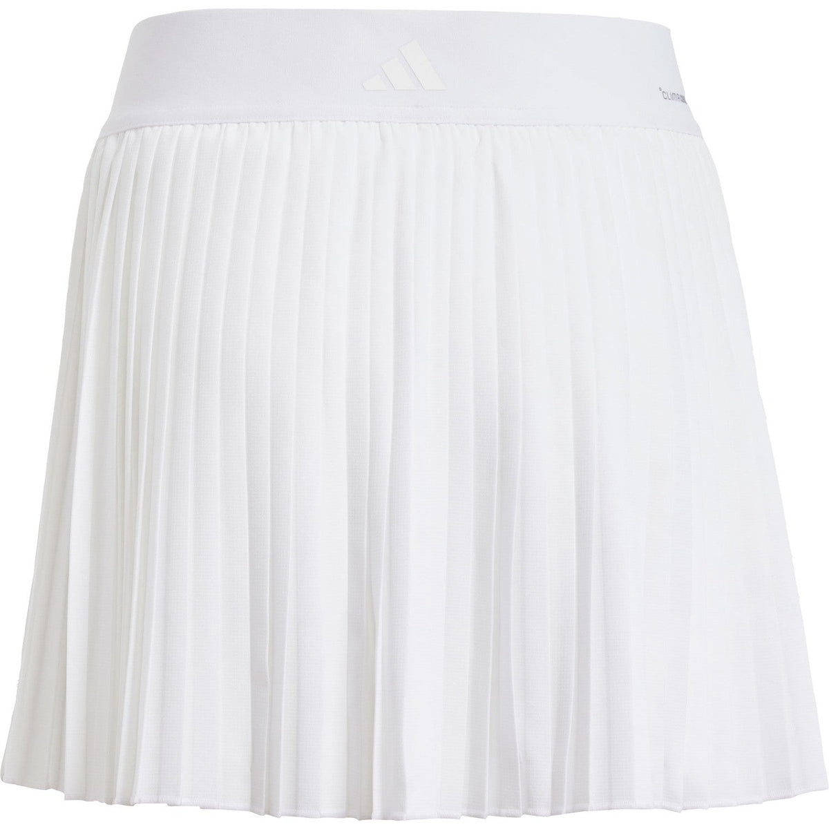 Achteraanzicht van de witte Adidas Girls Club plooirok met logo op de tailleband
