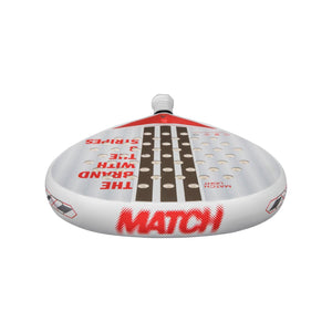 Bovenaanzicht van de Adidas Match Light 3.4 met de rode opdruk Match op de framerand