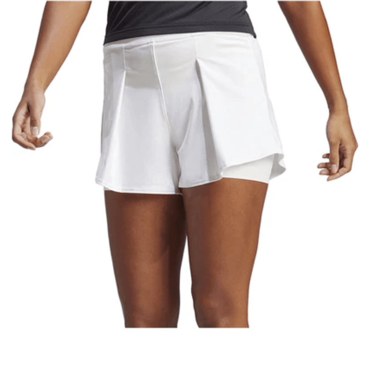 Witte Adidas Match short voor dames van opzij gedragen