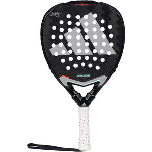 Adidas Metalbone 3.4 padelracket in zwart carbon met grijs adidas-logo, vooraanzicht