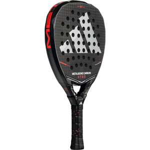 Adidas Metalbone Carbon 3.5 padelracket schuin vooraanzicht, diamantvorm in zwart en rood