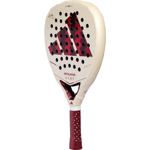Adidas Metalbone Reserve EDT 2026 padelracket schuin vooraanzicht, diamantvorm met bordeaux grip