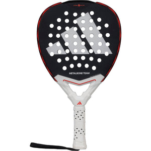 Adidas Metalbone Team 3.4 padelracket in zwart met rode randen en wit hart, vooraanzicht