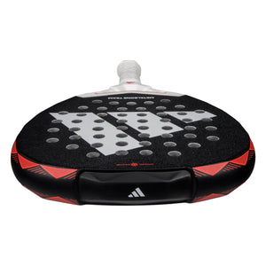 Bovenaanzicht van de Adidas Metalbone Team 3.4 met rode framerand en zilvergrijs logo