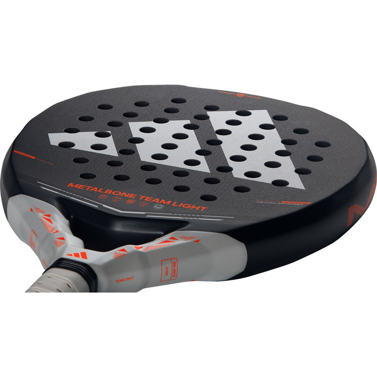Adidas Metalbone Team Light 3.5 2026 padelracket liggend vanaf de zijkant gezien