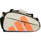 Zijaanzicht van de gebroken witte Adidas Multigame 2026 racketbag met oranje logo.