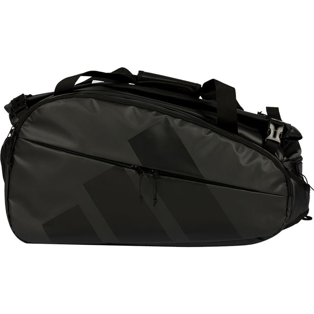 Zijaanzicht van de volledig zwarte Adidas Racket Bag Multigame 2026 met mat logo.