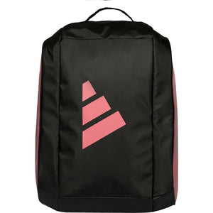 Rechtopstaande zwarte Adidas Protour 2026 racketbag met roze logo op de voorkant.