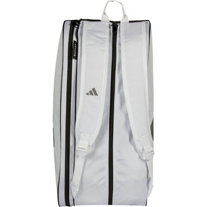 Achterzijde van de witte Adidas Control 2026 racketbag met witte draagbanden.