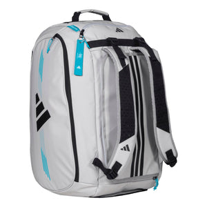 Schuin achteraanzicht van de witte Adidas Protour 3.4 racketbag met turquoise ritsen.