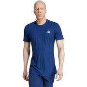 Adidas Freelift T-shirt voor heren in kobaltblauw, gedragen vooraanzicht