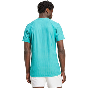 Achterzijde van het turquoise Adidas Freelift T-shirt, gedragen