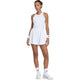 Model ten voeten uit in de witte Adidas Y-Dress tennisjurk