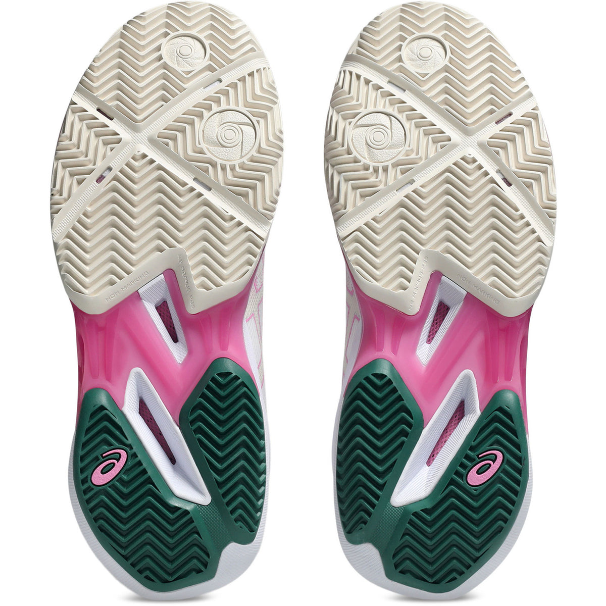 Cremekleurige zolen van een paar ASICS Sonicsmash FF W met roze en groen vlak