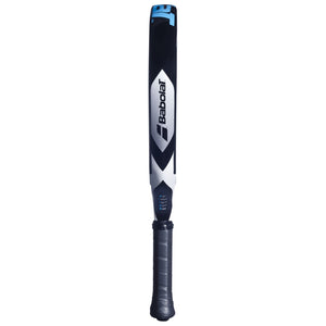 Zijaanzicht van het Babolat Air Veron 2.6 over de volle lengte met zwarte grip