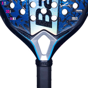Detail van het hart van het Babolat Air Viper 25 met zilveren brug en donkere grip