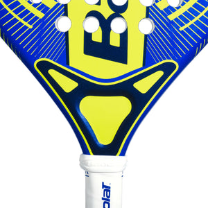 Detail van het hart van het Babolat Alioth Mini JR padelracket in blauw met geel