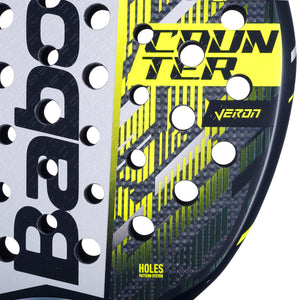 Close-up van het slagvlak van het Babolat Counter Veron 25 met gele COUNTER Veron-opdruk