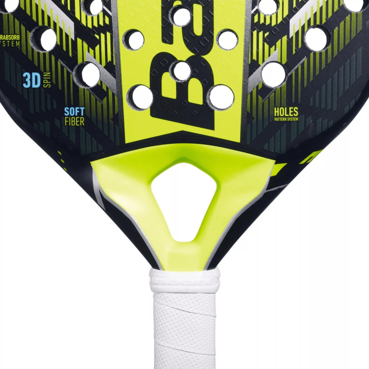 Detail van het hart van het Babolat Counter Vertuo 25 met gele brug en witte grip