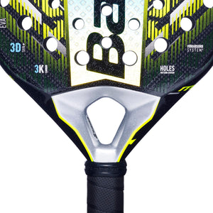 Detail van het hart van het Babolat Counter Viper 25 met zilveren brug en zwarte grip