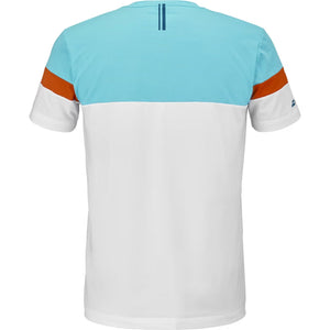Achteraanzicht van het witte Babolat Crew Neck T-shirt 2026 met turquoise en oranje vlakken