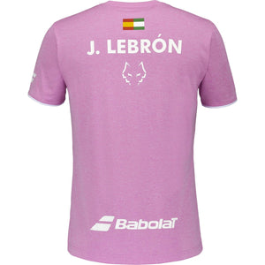 Achterzijde van het roze Babolat Crew Neck T-shirt Lebron met opdruk J. Lebron en Babolat