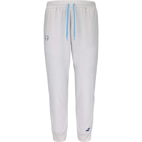 Lichtgrijze Babolat Pant Lebron met lichtblauw trekkoord en logo onderaan de pijp