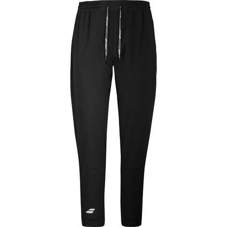 Zwarte Babolat Play Pant met wit trekkoord en wit Babolat-logo onderaan de pijp