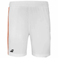 Witte Babolat Play short met oranje streep op de pijp, vooraanzicht