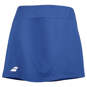 Blauwe Babolat Play Skirt schuin van voren met wit Babolat-logo op de zoom