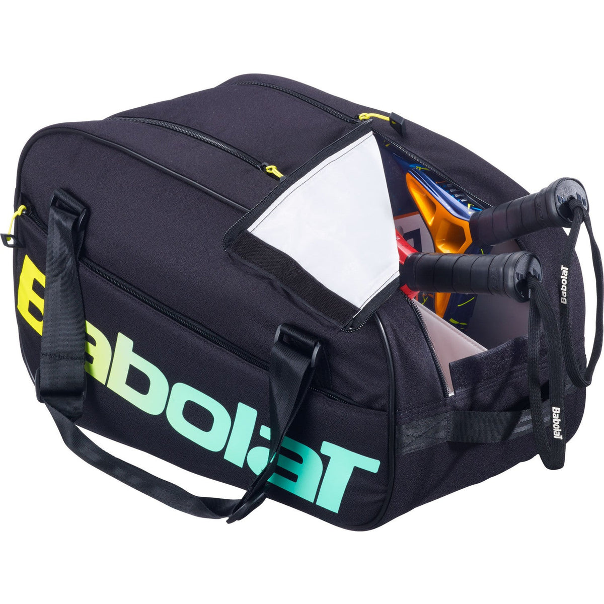 Geopende zwarte Babolat Court S rackettas met padelrackets en accessoires