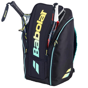Geopende zwart-gele Babolat RH Perf racketbag met rackets in het hoofdvak.