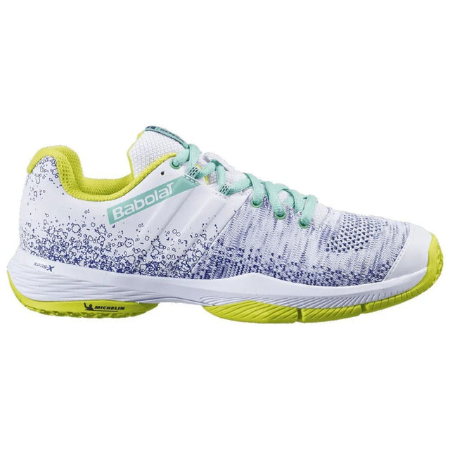 Zijaanzicht van de Babolat Sensa Women White/Spring Bud in wit met spikkelprint en limegroene zool