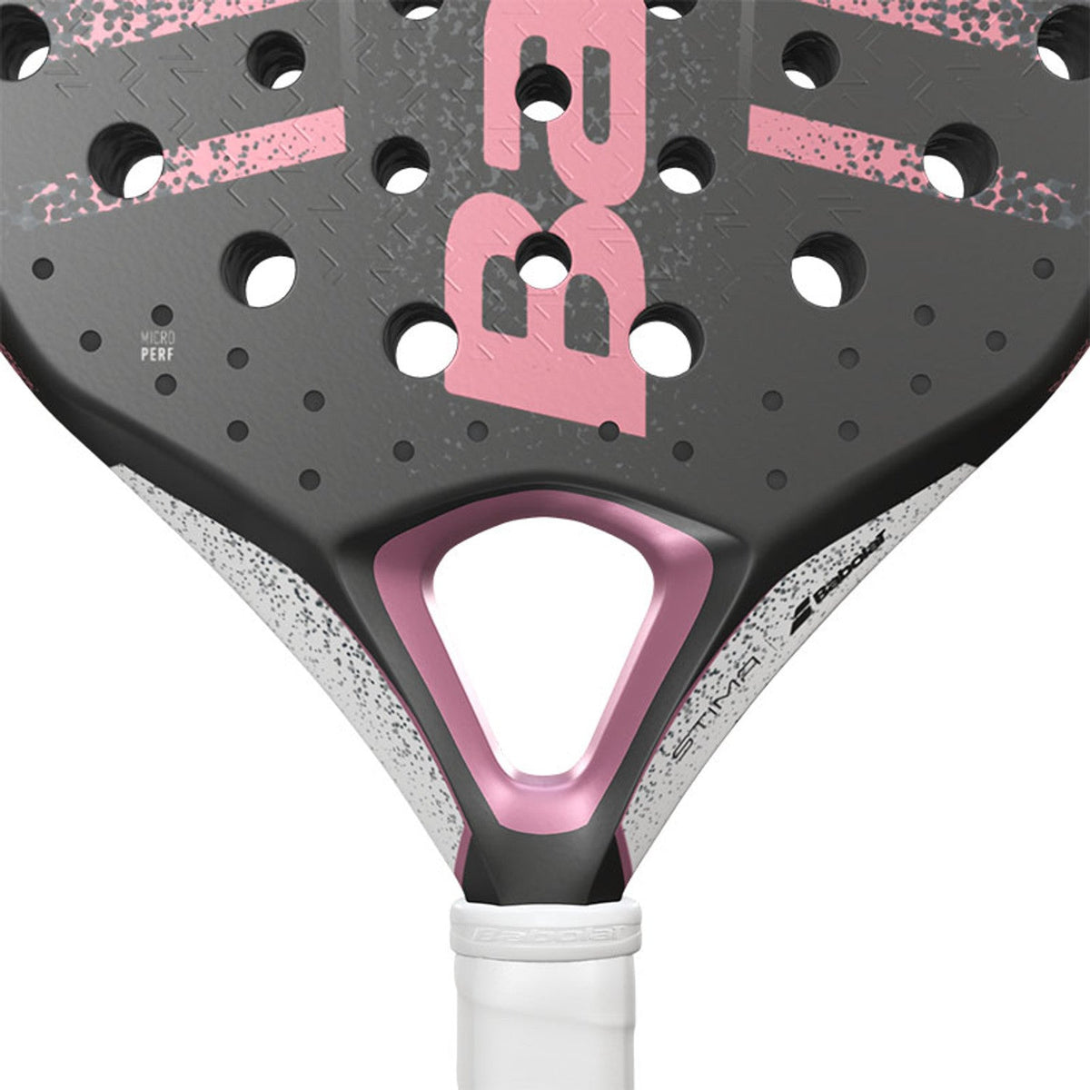 Detalle del corazón de la Babolat Stima Spirit 2023 con puente rosa y empuñadura blanca