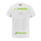 Achterzijde van het witte Babolat Replica T-shirt met groene Lebron-opdruk
