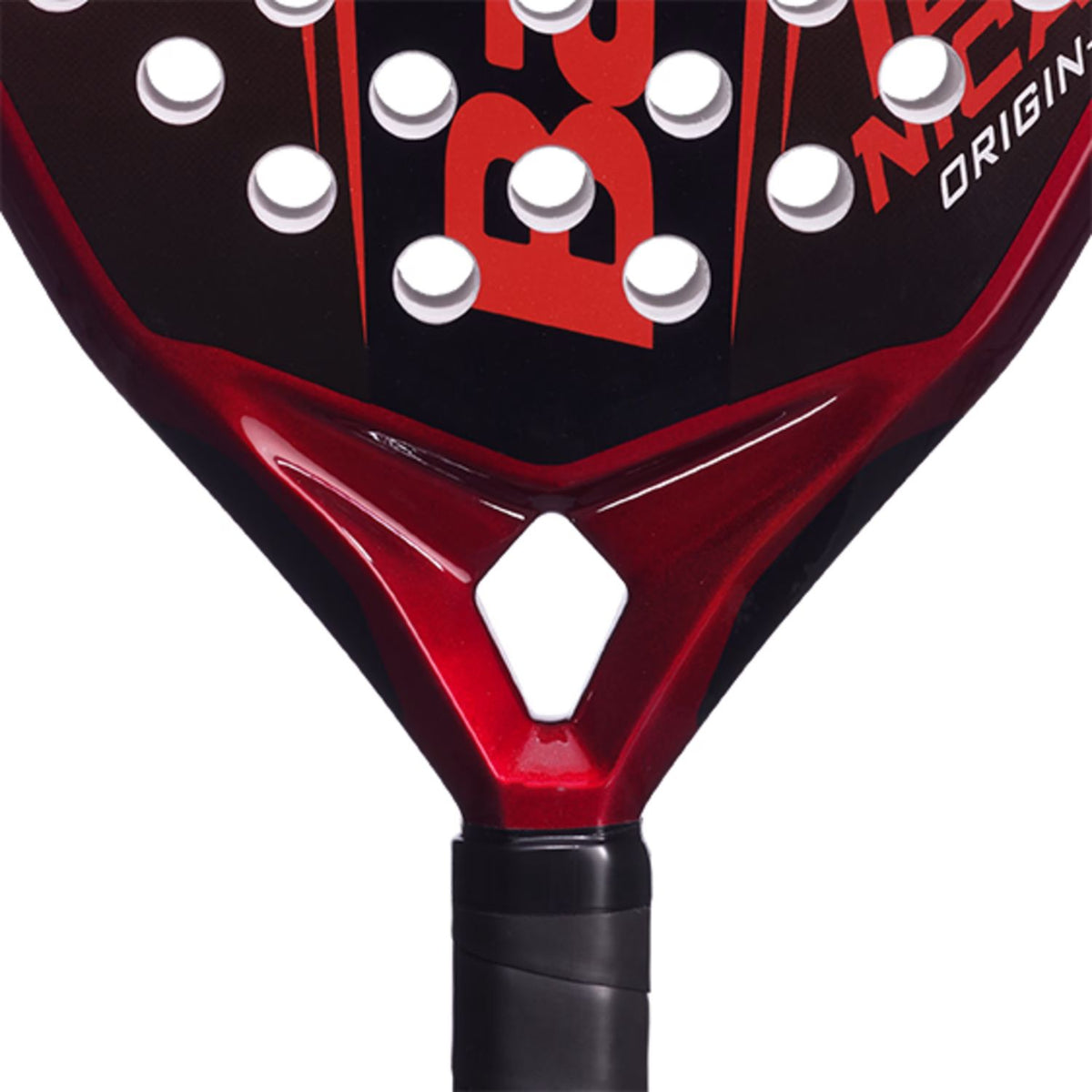 Detail van het hart van het Babolat Technical Origin+ met rode Origin-opdruk