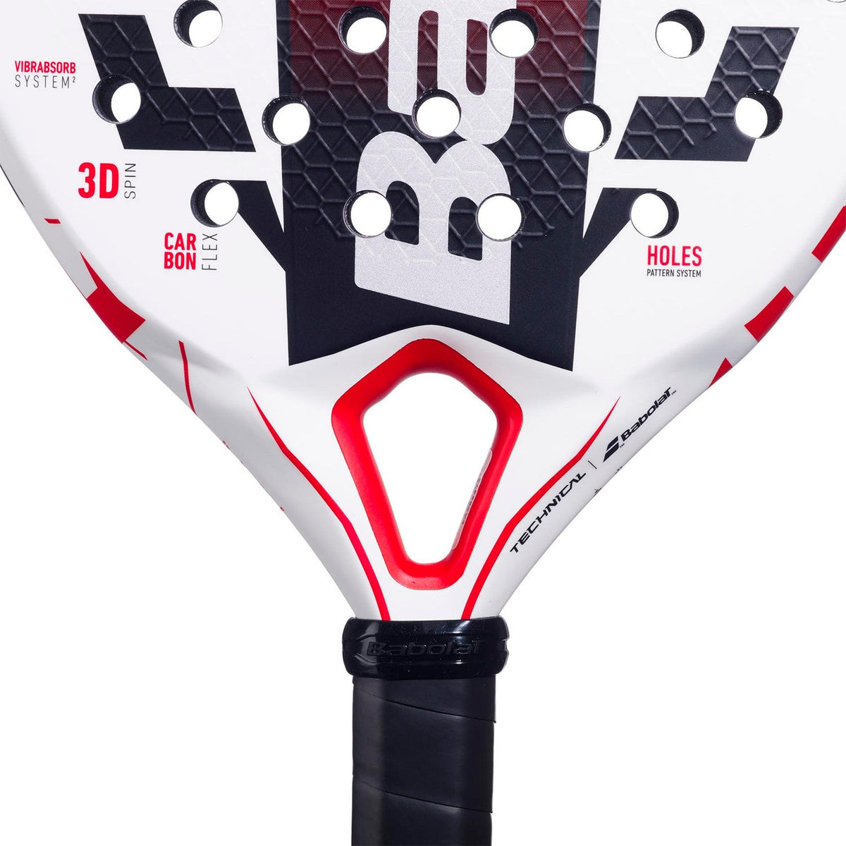 Detail van het hart van het Babolat Technical Veron Juan Lebron 2025 met rode brug