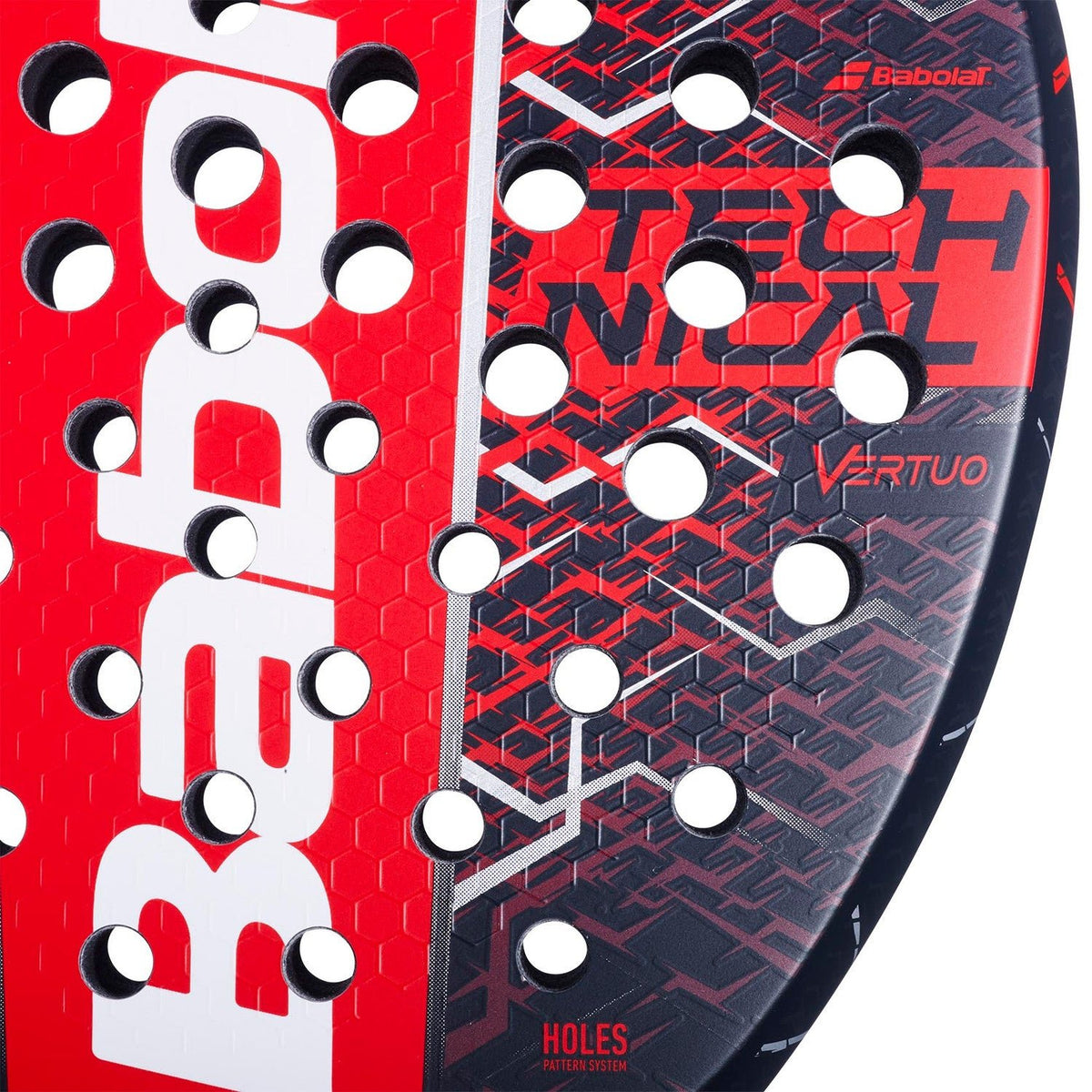 Close-up van het slagvlak van het Babolat Technical Vertuo 25 met TECHNICAL Vertuo-opdruk